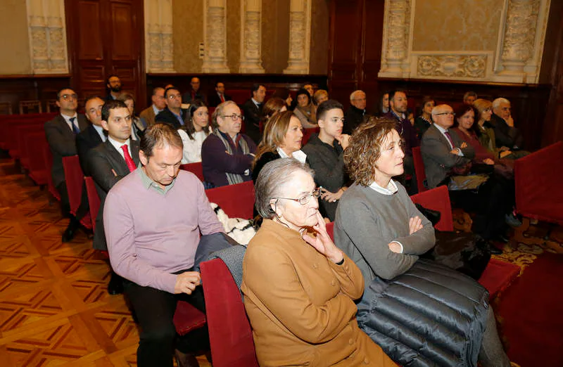 El Colegio de Abogados de Palencia acoge a los nuevos colegiados y reconoce la trayectoria de los veteranos 