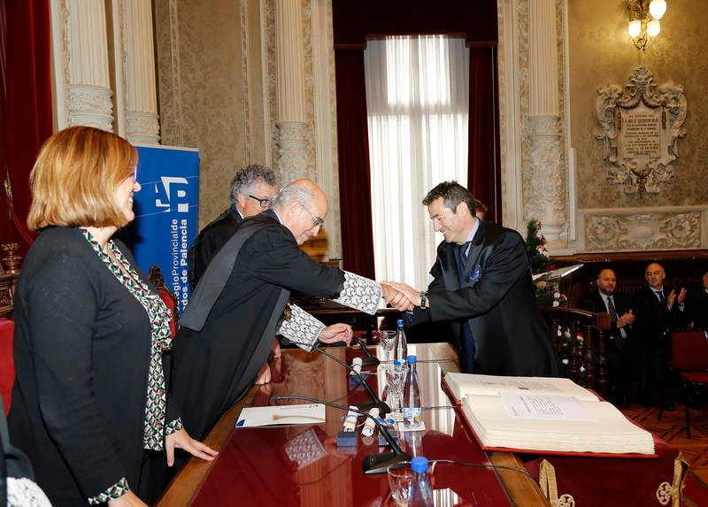 El Colegio de Abogados de Palencia acoge a los nuevos colegiados y reconoce la trayectoria de los veteranos 