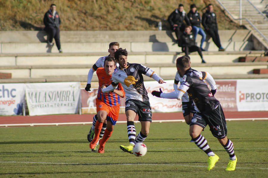 Partido entre Unionistas CF y el Burgos Promesas 2000