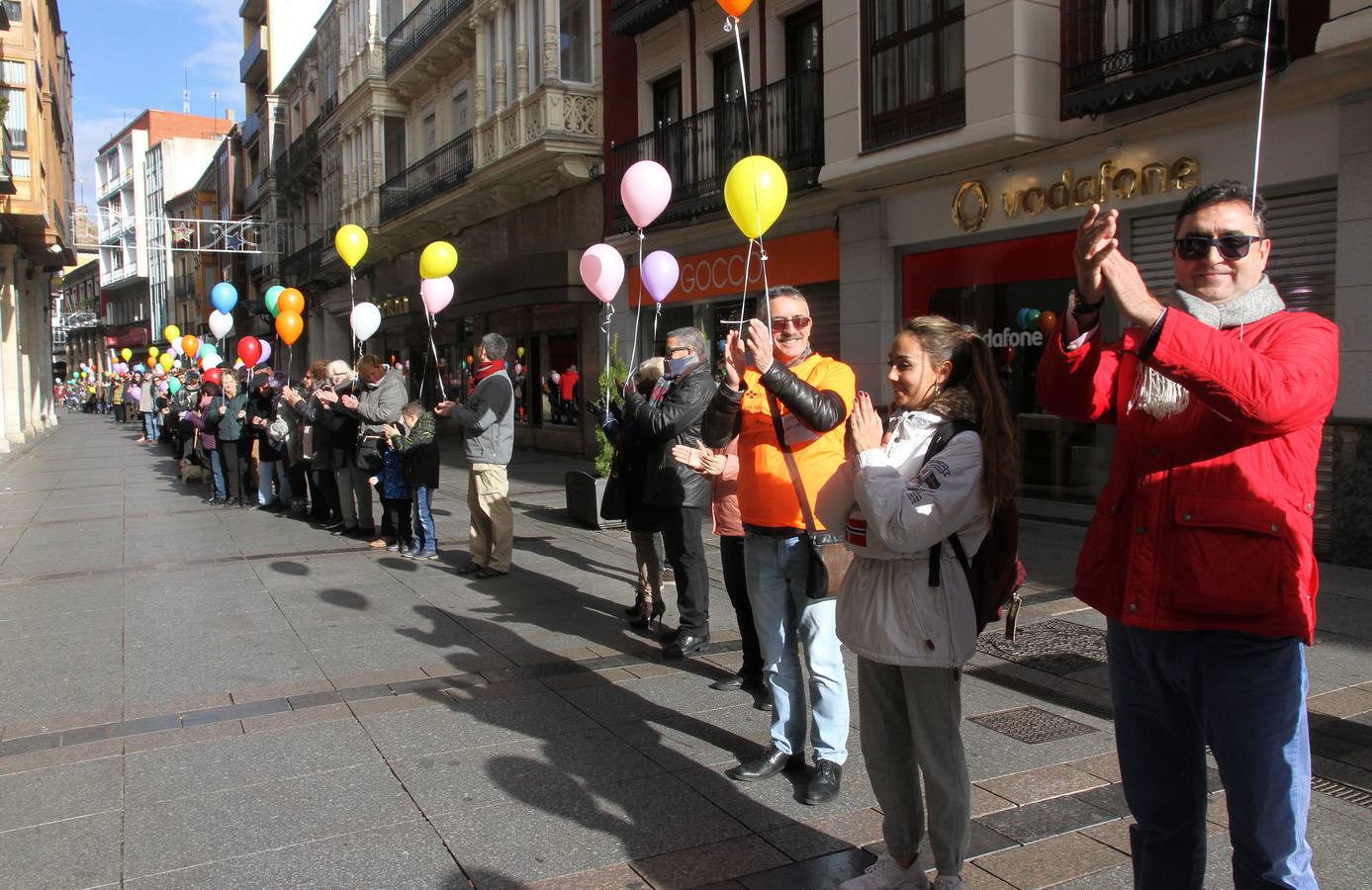 Cadena humana en el Día de la Discapacidad en Palencia