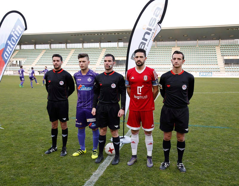 La falta de puntería castigó al equipo palentino, que creó múltiples ocasiones ante el Ávila