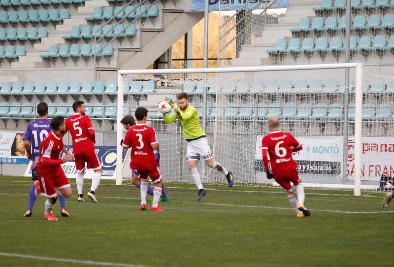 La falta de puntería castigó al equipo palentino, que creó múltiples ocasiones ante el Ávila
