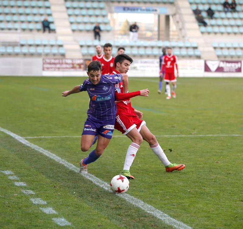 La falta de puntería castigó al equipo palentino, que creó múltiples ocasiones ante el Ávila