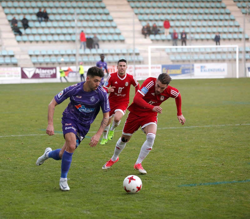 La falta de puntería castigó al equipo palentino, que creó múltiples ocasiones ante el Ávila