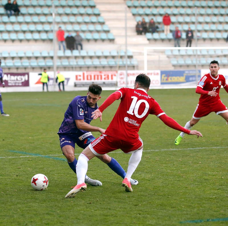 La falta de puntería castigó al equipo palentino, que creó múltiples ocasiones ante el Ávila