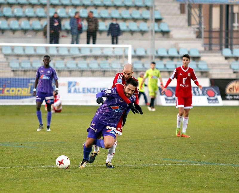 La falta de puntería castigó al equipo palentino, que creó múltiples ocasiones ante el Ávila