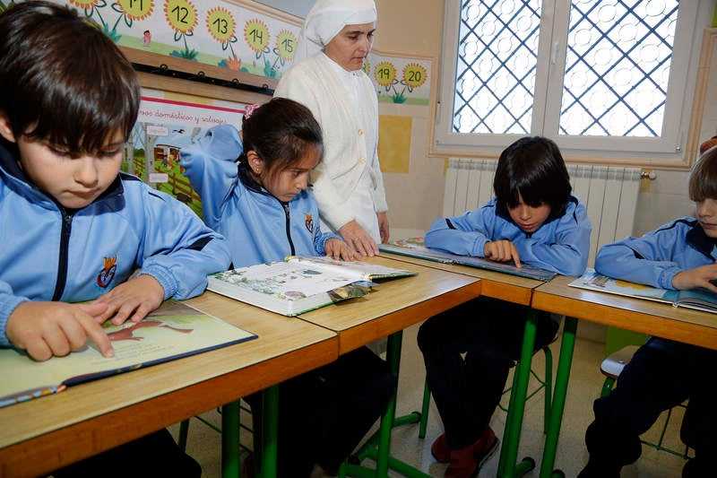 Tenacidad, humildad y gratitud marcan la tarea de la educación en valores cristianos que recibe el casi centenar de alumnos