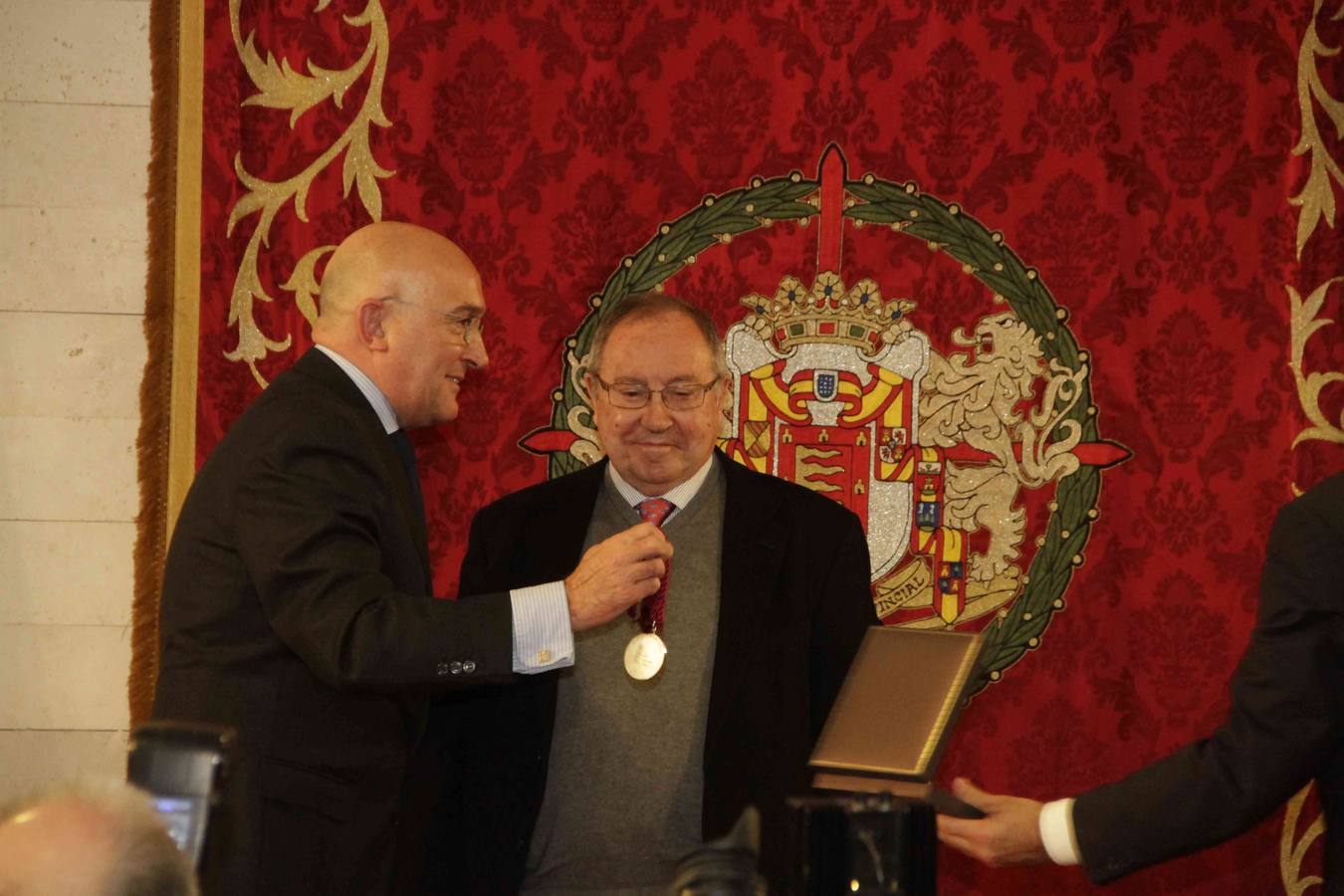 El reconocimiento, que ha congregado a numerosos invitados, ha tenido lugar este mediodía en el castillo de Peñafiel