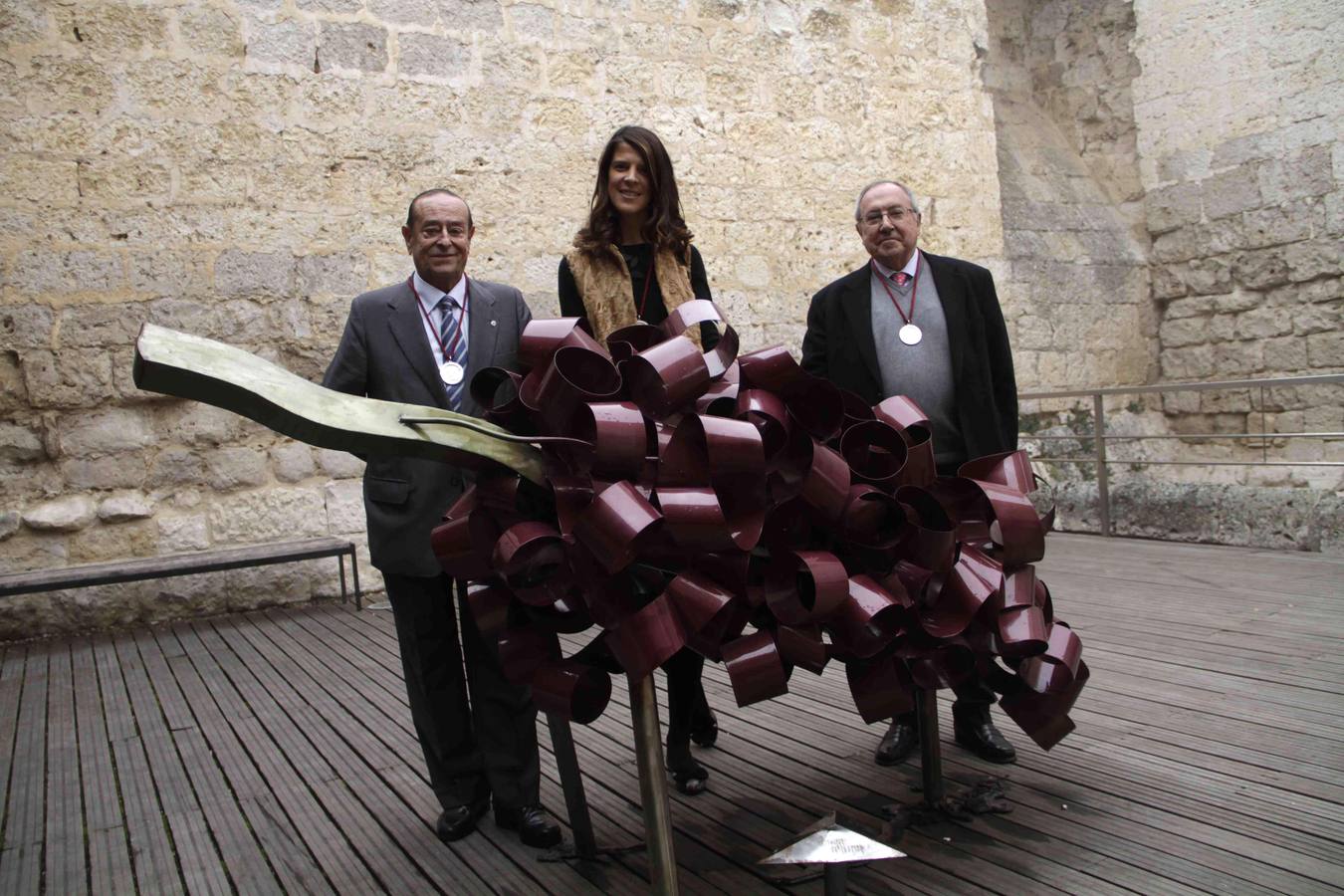 El reconocimiento, que ha congregado a numerosos invitados, ha tenido lugar este mediodía en el castillo de Peñafiel