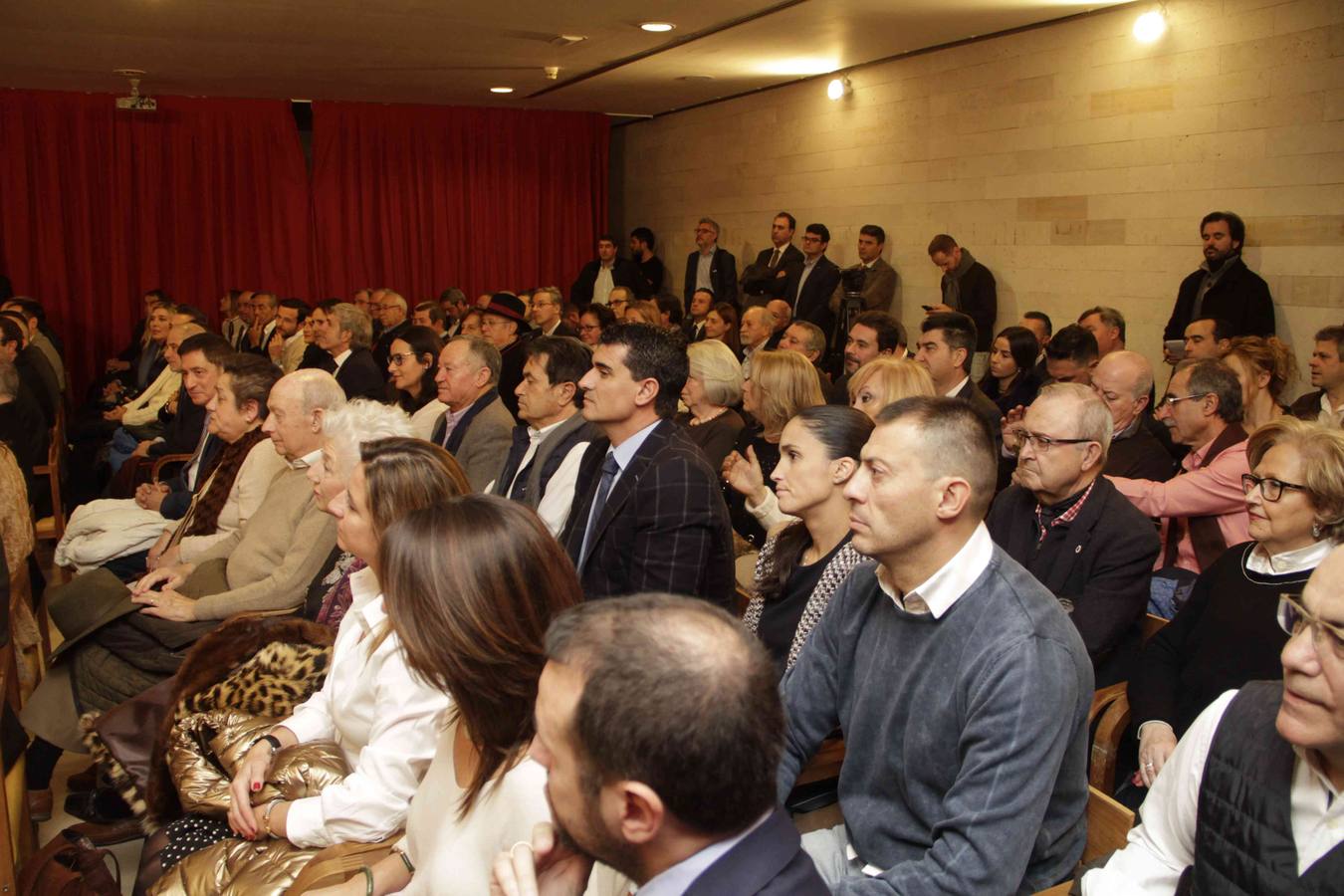 El reconocimiento, que ha congregado a numerosos invitados, ha tenido lugar este mediodía en el castillo de Peñafiel