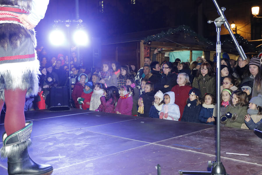 Un total de 40 casetas ofrecerán distintos productos artesanos, alimentarios, de bisutería o de ropa hasta el 8 de enero en la plaza de Anaya