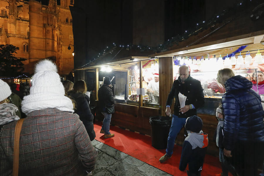Un total de 40 casetas ofrecerán distintos productos artesanos, alimentarios, de bisutería o de ropa hasta el 8 de enero en la plaza de Anaya