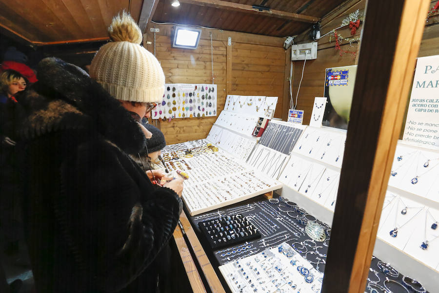 Un total de 40 casetas ofrecerán distintos productos artesanos, alimentarios, de bisutería o de ropa hasta el 8 de enero en la plaza de Anaya