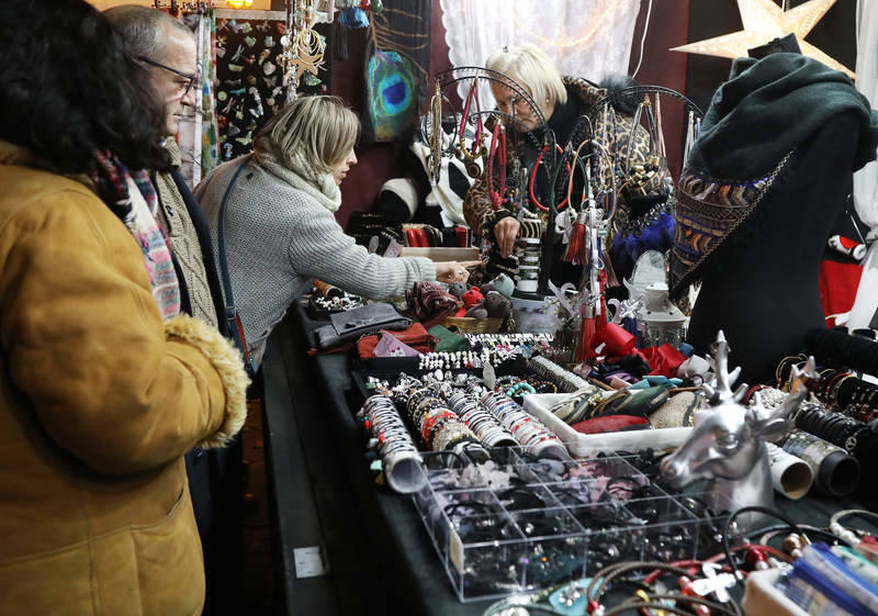 Mercadillo navideño en la Plaza Mayor de Palencia