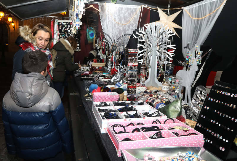 Mercadillo navideño en la Plaza Mayor de Palencia