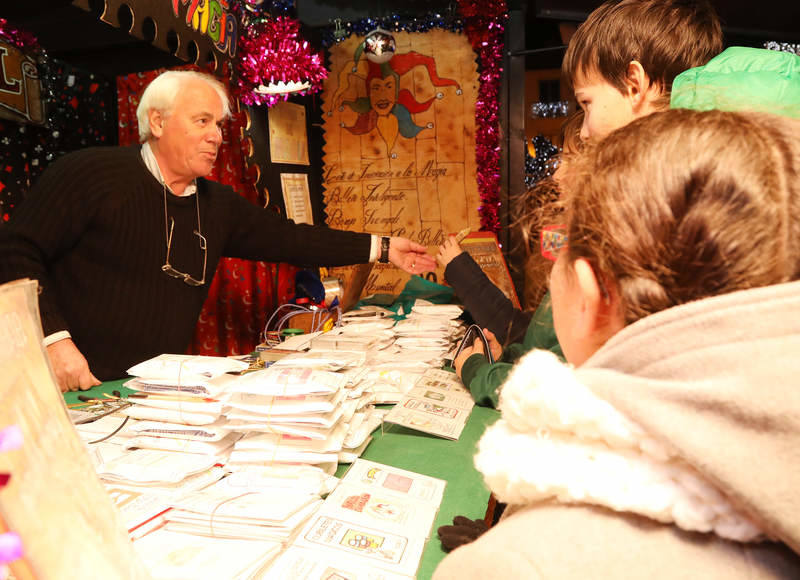 Mercadillo navideño en la Plaza Mayor de Palencia