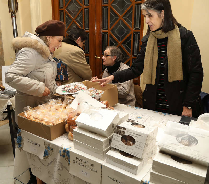 Los monasterios de clausura muestran sus productos navideños en una feria en Palencia