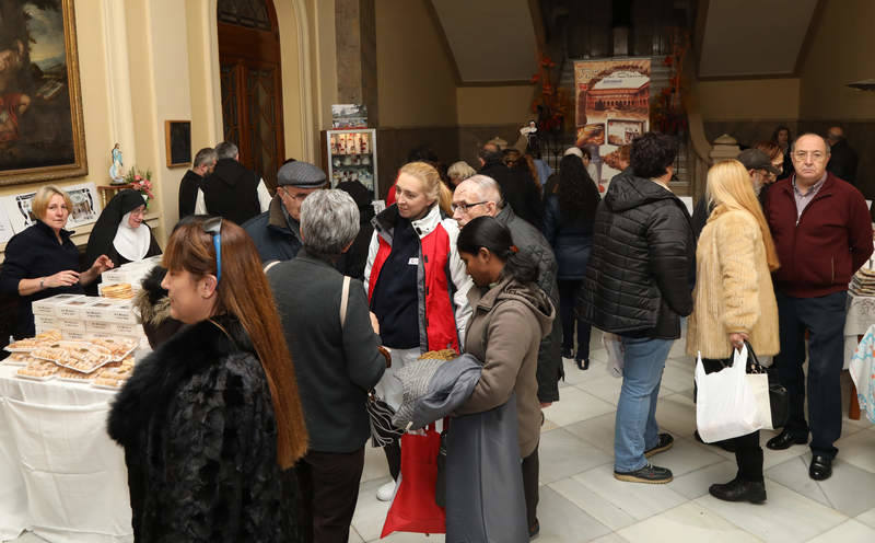 Los monasterios de clausura muestran sus productos navideños en una feria en Palencia