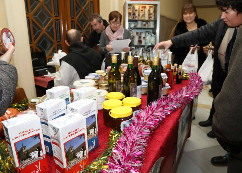 Los monasterios de clausura muestran sus productos navideños en una feria en Palencia