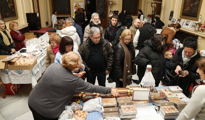 Los monasterios de clausura muestran sus productos navideños en una feria en Palencia