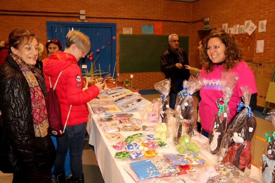 Un mercadillo recauda fondos para los afectados por el autismo en Torquemada