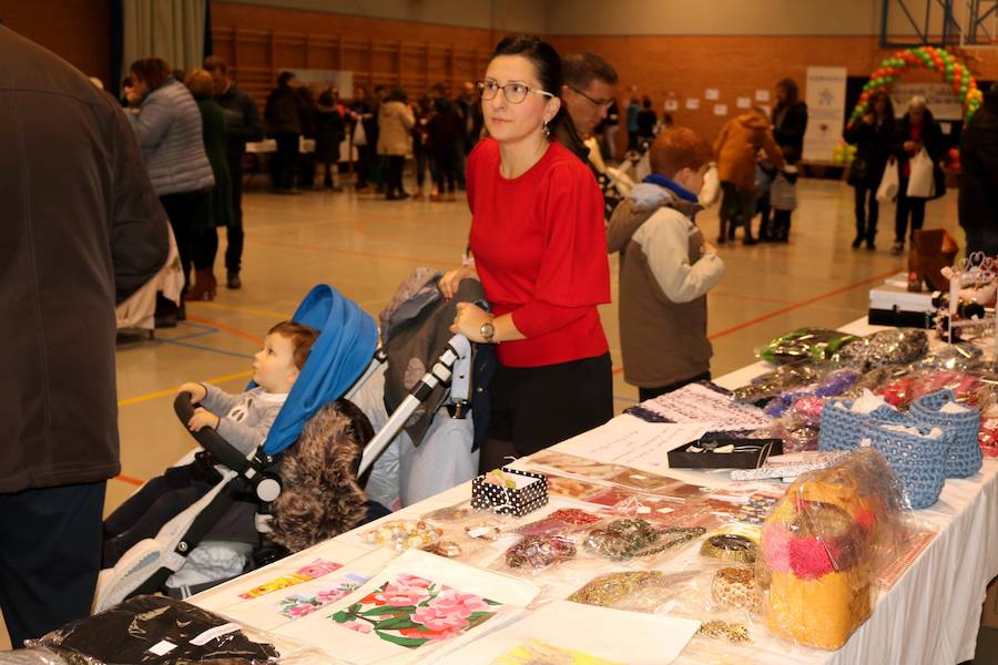 Un mercadillo recauda fondos para los afectados por el autismo en Torquemada