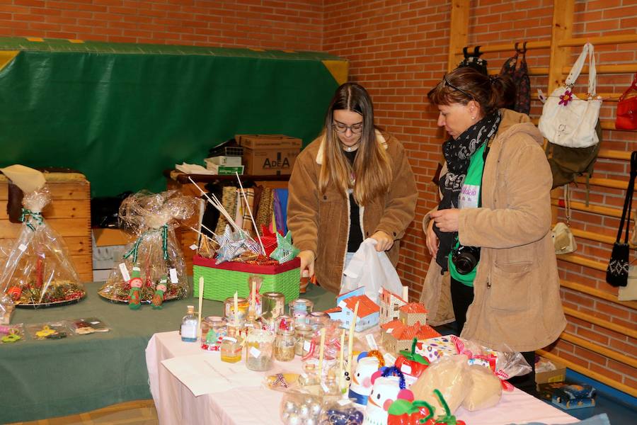 Un mercadillo recauda fondos para los afectados por el autismo en Torquemada