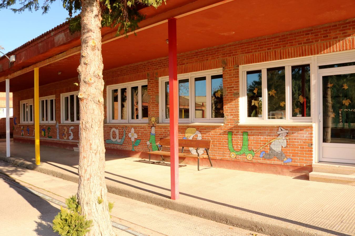 El centro cuenta con 96 alumnos integrados en Educación Infantil hasta sexto de Primaria