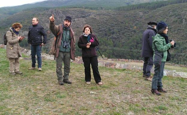 Los participantes durante el paseo por las montañas de la Sierra de Francia. 