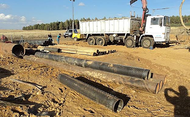 Obras de abastecimiento en Villaeles de Valdavia, promovida por la Diputación. 