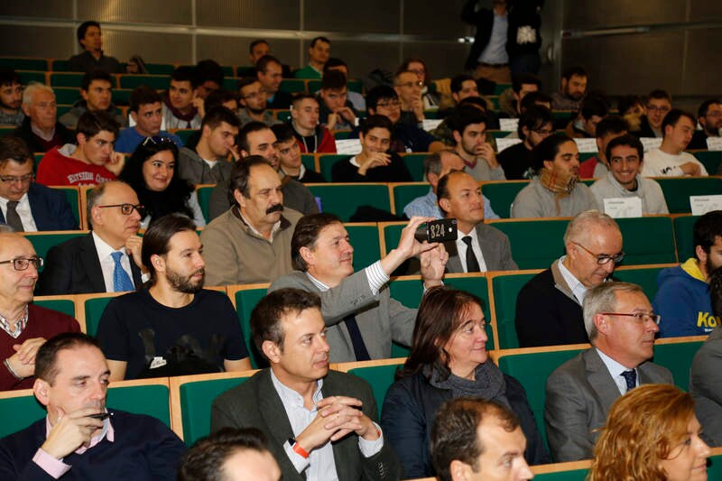 El alcalde, Alfonso Polanco, ha inaugurado el foro organizado por El Norte de Castilla con el patrocinio del Ayuntamiento de la capital y la empresa de aseo urbano Urbaser