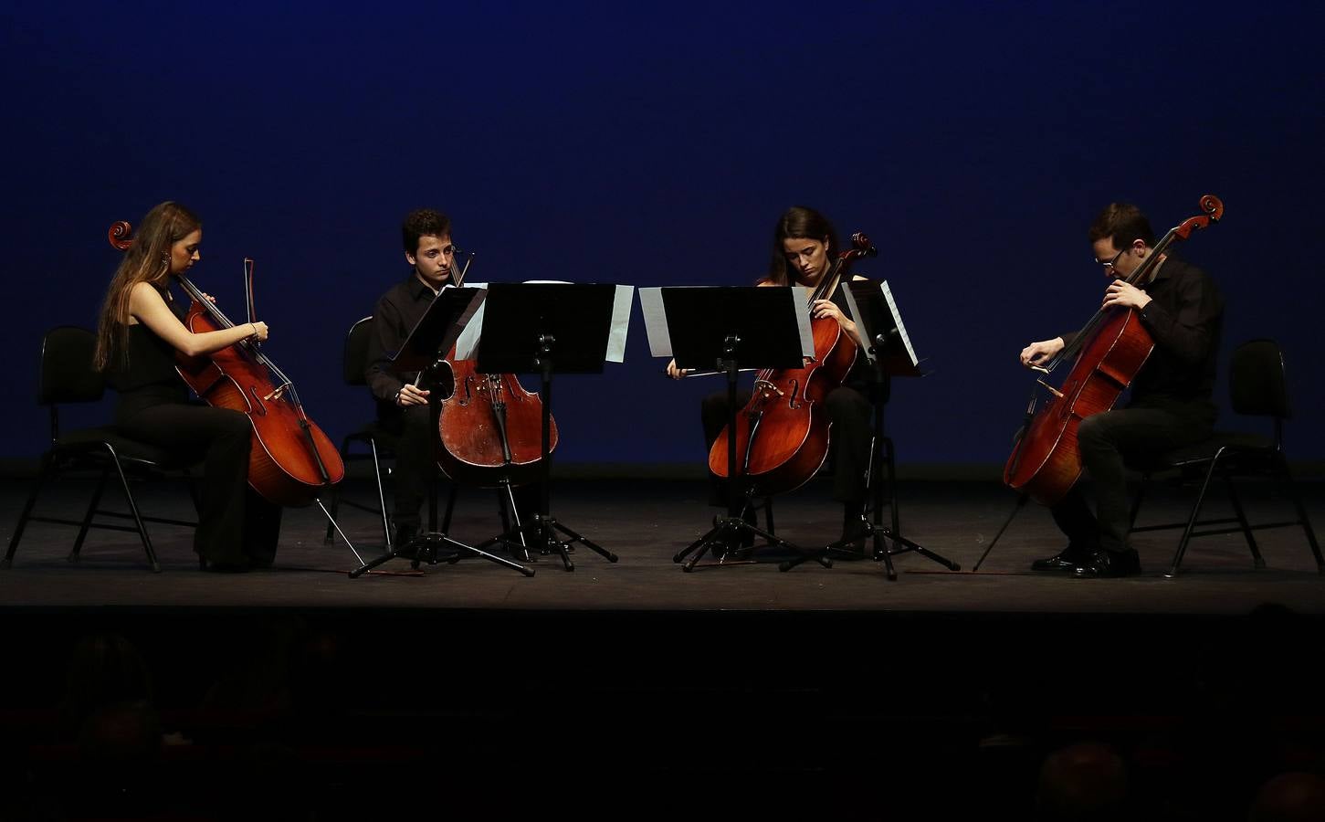 El acto celebrado en el Teatro Zorrilla, sirvió de homenaje a los alcaldes y concejales de treinta y dos municipios de la provincia en los que presta asistencia con el objetivo de consolidar allí su labor