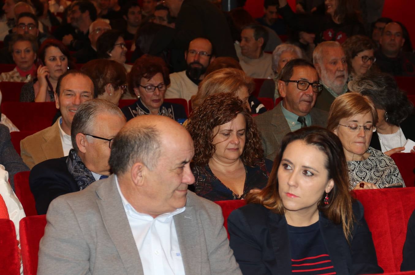 El acto celebrado en el Teatro Zorrilla, sirvió de homenaje a los alcaldes y concejales de treinta y dos municipios de la provincia en los que presta asistencia con el objetivo de consolidar allí su labor