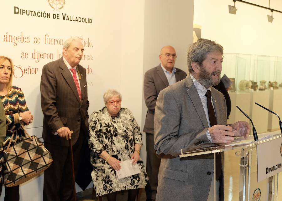 Jesús Julio Carnero, presidente de la Diputación de Valladolid, ha inagurado hoy en el Palacio de Pimentel el Belén Bíblico. Como cada año se instala en la Sala de Exposiciones hasta el 6 de enero. 