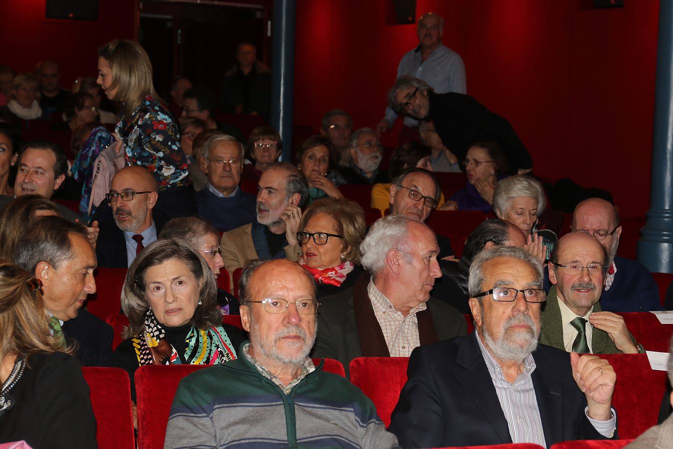 Un Teatro Zorrilla abarrotado rindió tributo al fotógrafo medinense