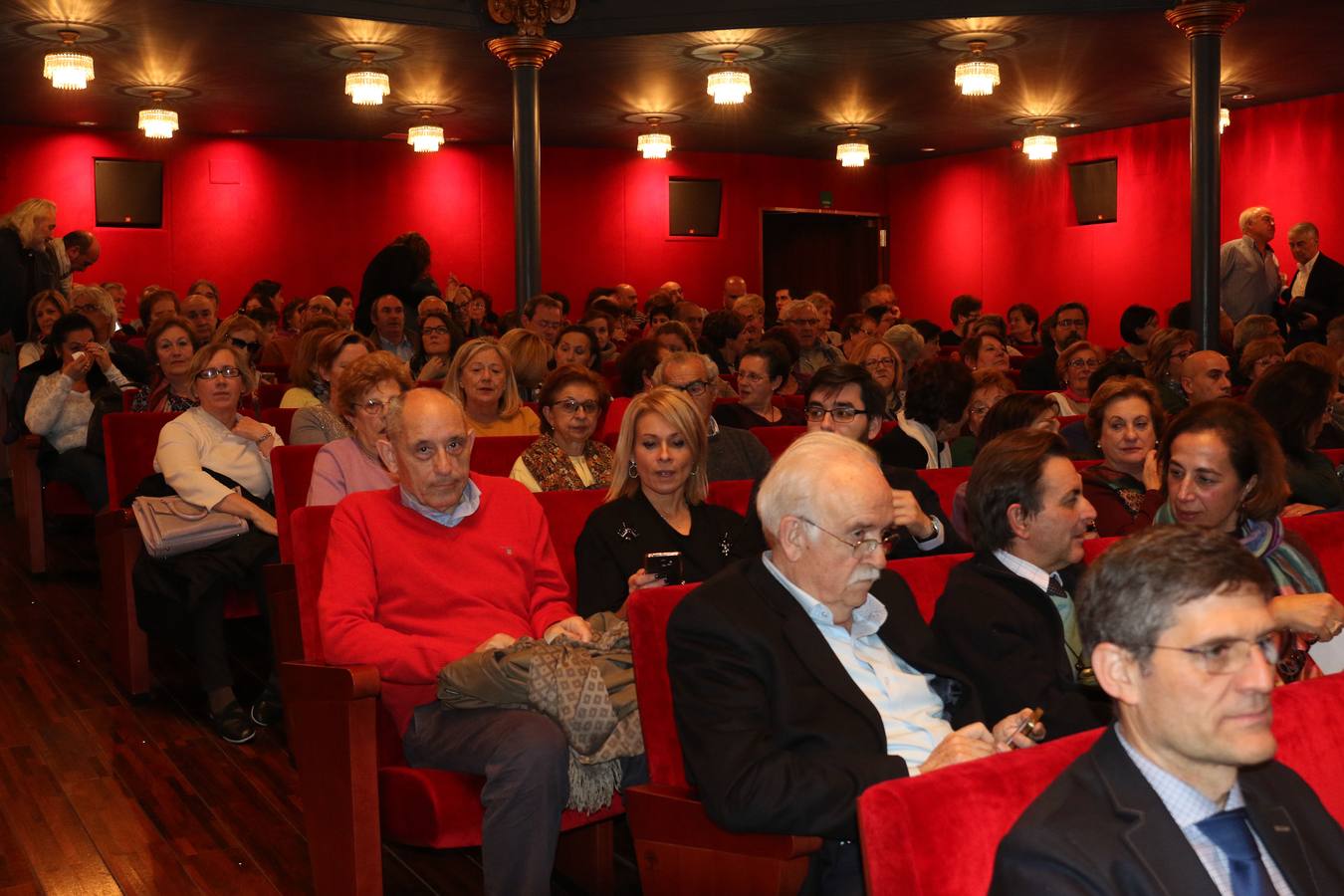 Un Teatro Zorrilla abarrotado rindió tributo al fotógrafo medinense