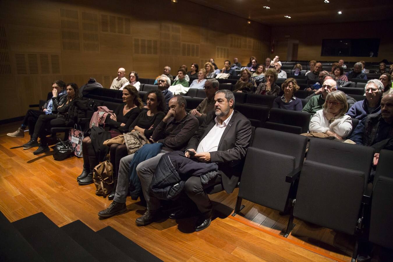 Ambas escritoras convirtieron la jornada en un foro de recuerdo a la barbarie nazi y el gulag ruso al hilo de los libros que ha escrito a partir de testimonios femeninos