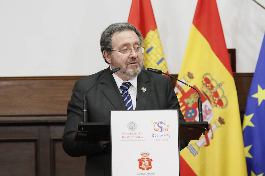 El Rey preside en la USal la presentación del Diccionario Panhispánico Jurídico