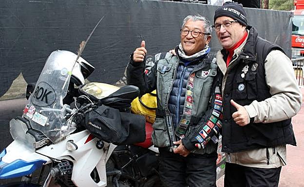 Dos moteros, en la concentración La Leyenda Continúa de 2017. 