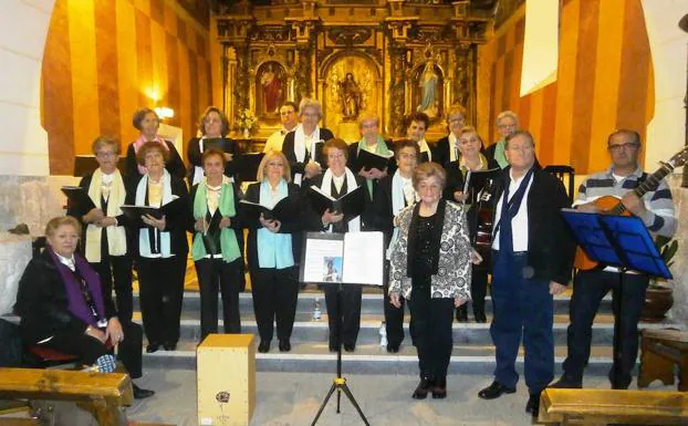 La coral Aires Serranos, durante el concierto. 