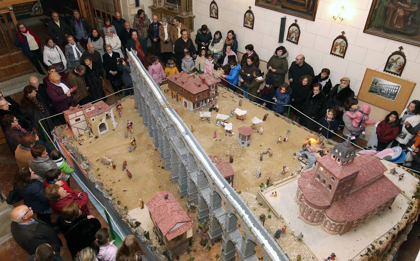 La ermita de El Cristo del Mercado presenta su belén