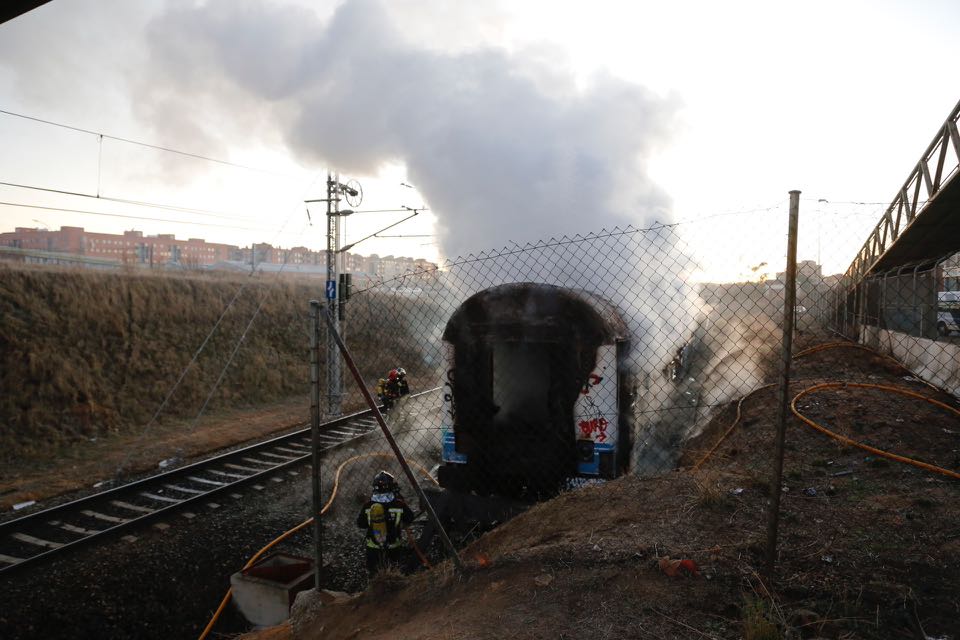En muy poco tiempo una densa masa de humo cubría el cielo de toda la zona y era visible desde prácticamente toda la ciudad