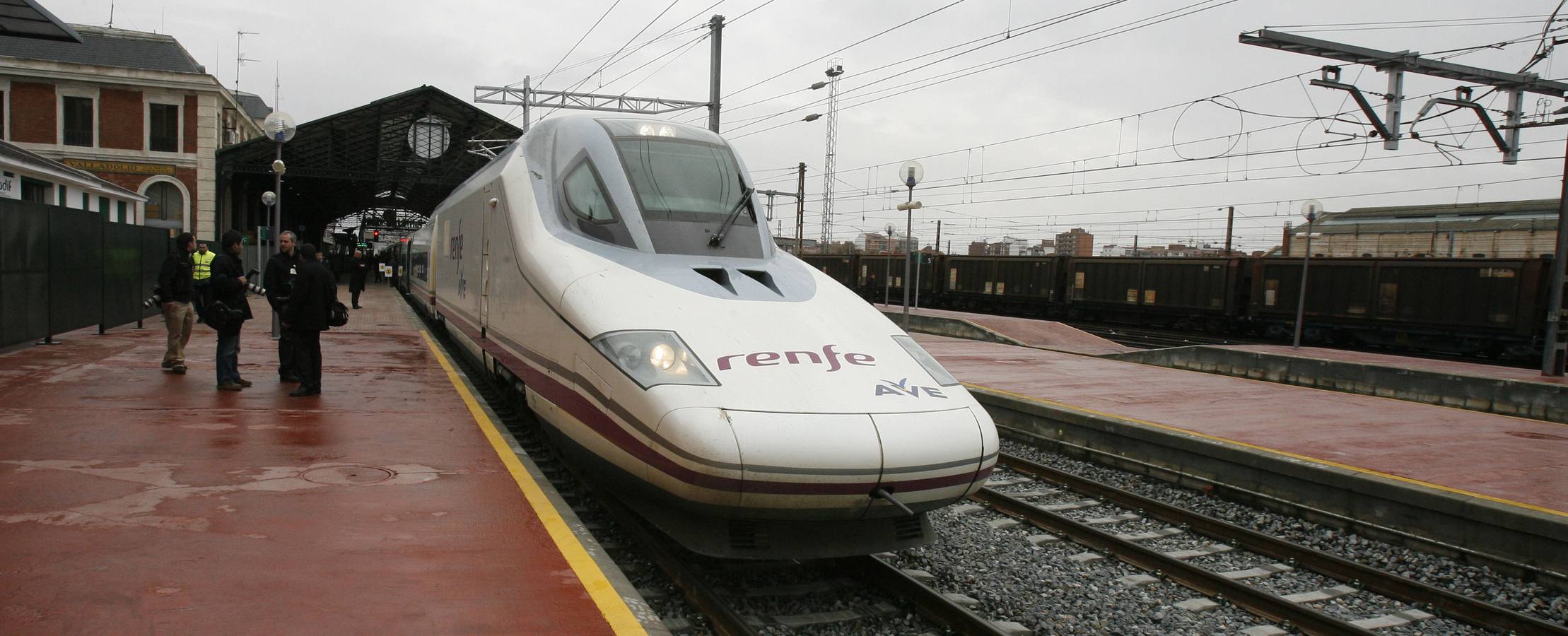 El Ave en la estación de Valladolid.
