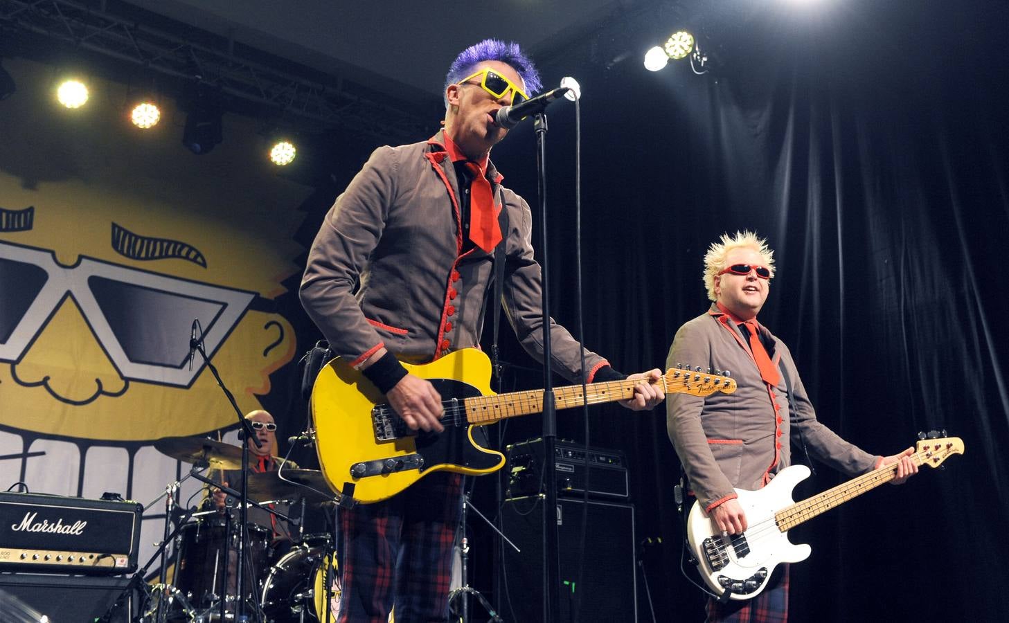 Actuación de Toy Dolls en el LAVA
