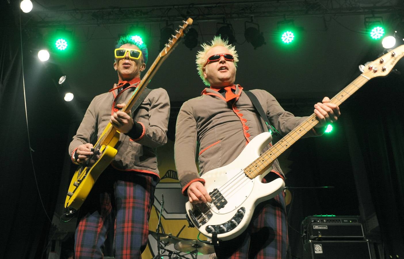 Actuación de Toy Dolls en el LAVA