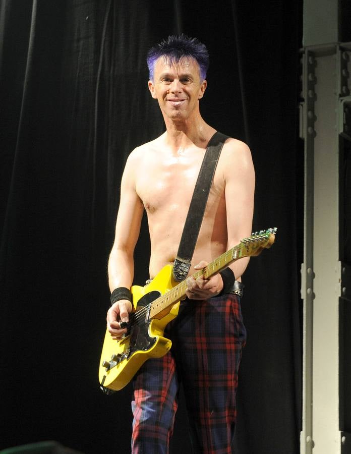 Actuación de Toy Dolls en el LAVA