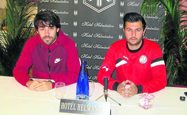 Javi Navas y Astu, ayer en rueda de prensa. 