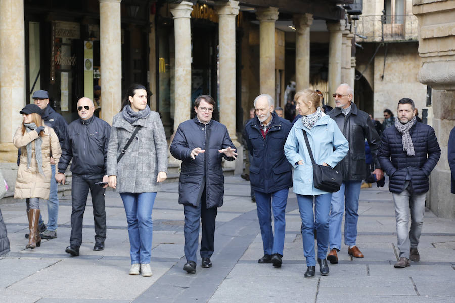 Salamanca descubre la estatua del famoso poeta, obra de Agustín Casillas, en la plazuela que tanto frecuentaba