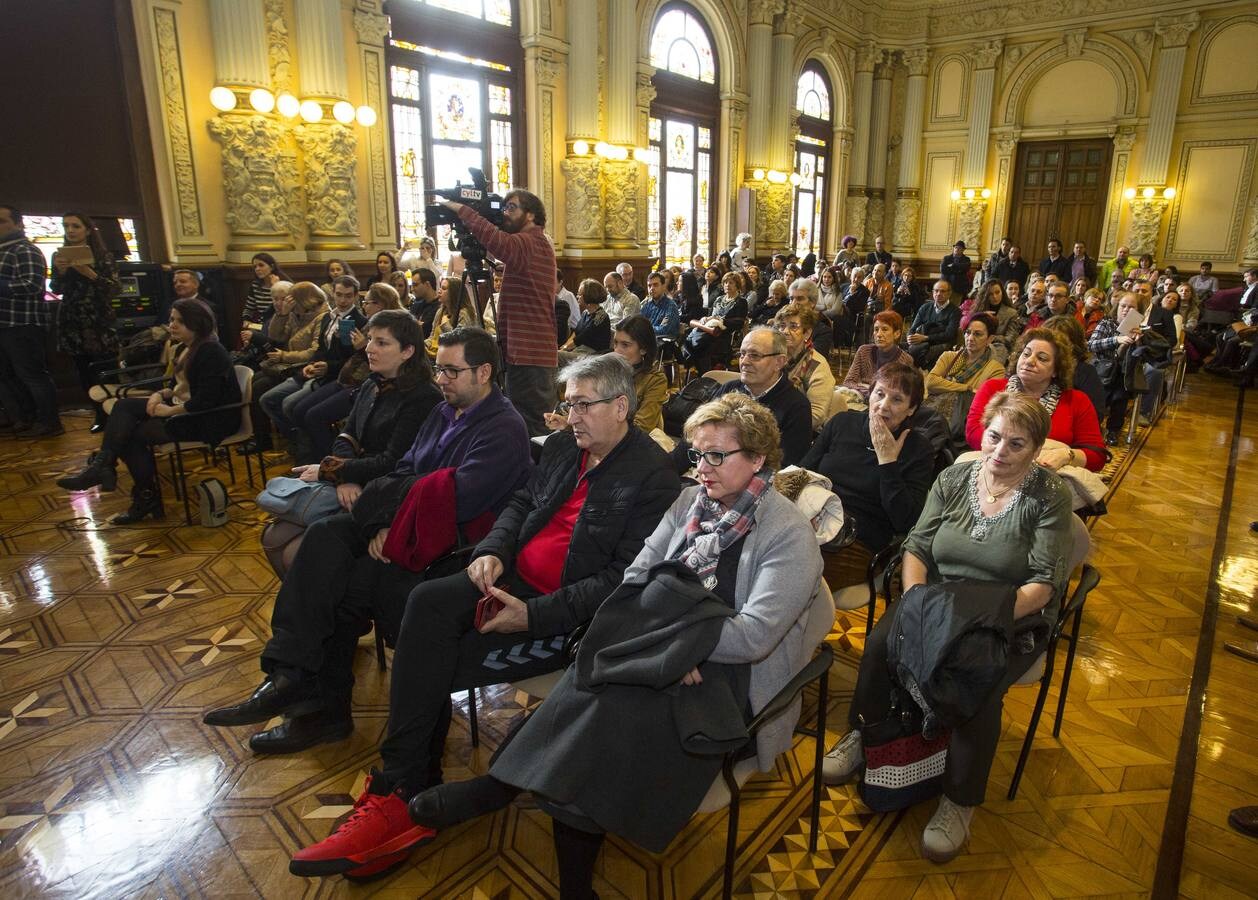 El Sorteo, que cuenta con un primer premio de 7.407,41 euros y otros 50 de 300 euros, ha sido organizado por las principales asociaciones del pequeño comercio de la ciudad