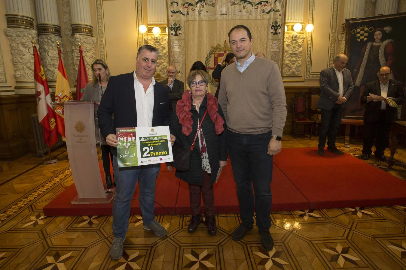 El Sorteo, que cuenta con un primer premio de 7.407,41 euros y otros 50 de 300 euros, ha sido organizado por las principales asociaciones del pequeño comercio de la ciudad